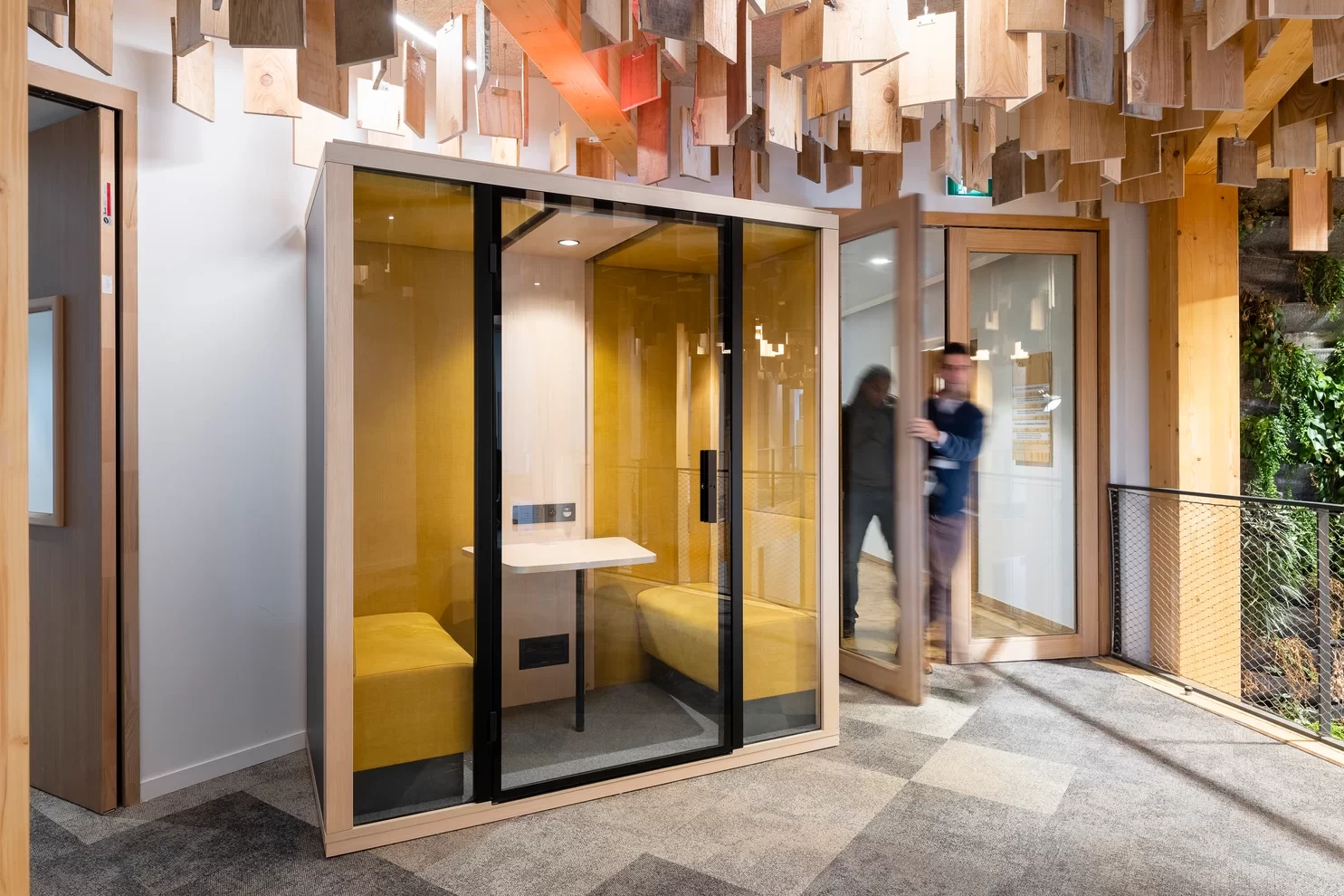 Comment éclairer une cabine acoustique ?