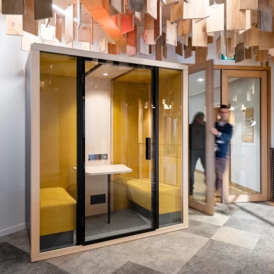 Comment éclairer une cabine acoustique ?